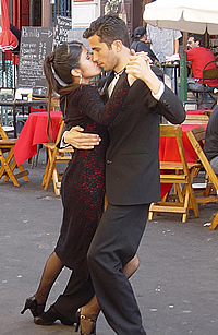 A tango couple in La Boca in Buenos Aires